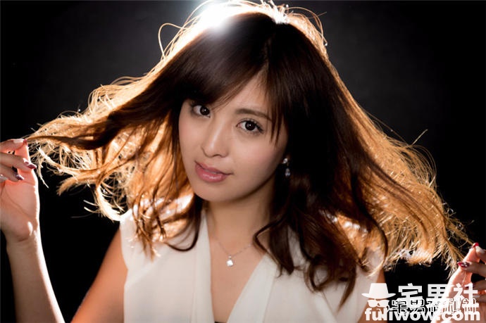 性感御姐系写真偶像(柳伊吕波)人美胸大屁股翘-伊尤台