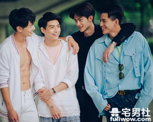 台BL剧正夯!高颜值男男CP《深蓝与月光》超激亲热戏腐的迷妹不要不要的!-伊尤台