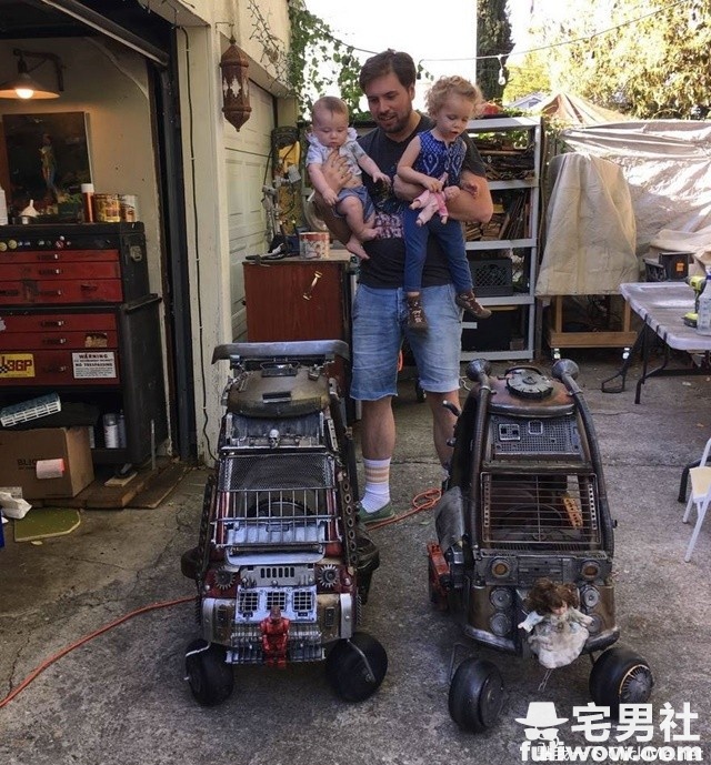牛叉老爸把娃娃车改造成《疯狂麦斯》里的超威铠甲车!-伊尤台
