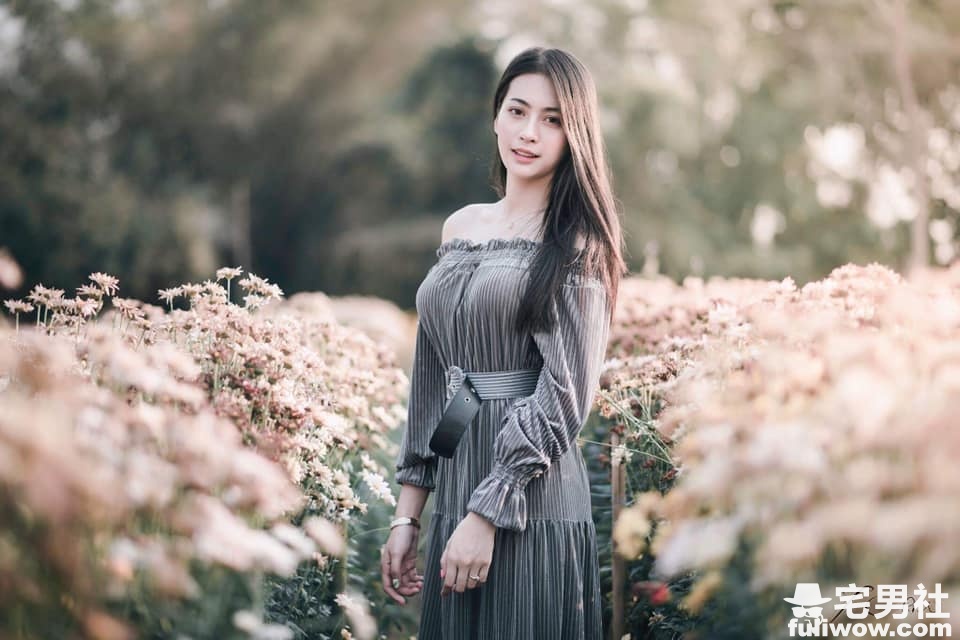 天然美颜女神《Ruangkaw Lunsakaewong》尺度大解放-伊尤台