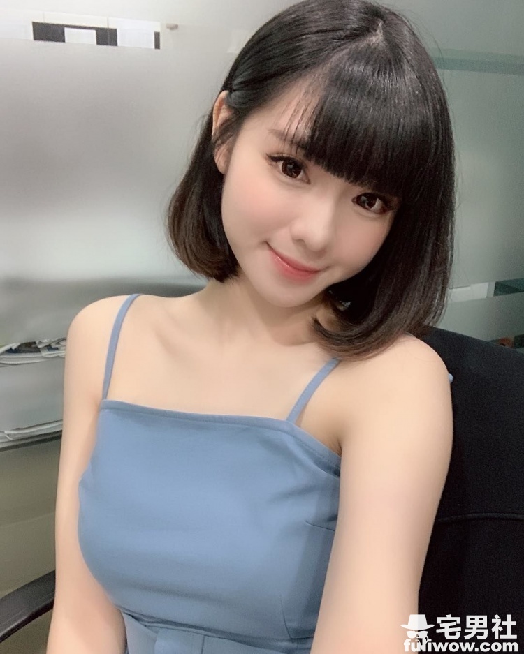 包不住好欧派!短髮甜美正妹《香儿xiianger》身前白嫩大球好炸裂!-伊尤台
