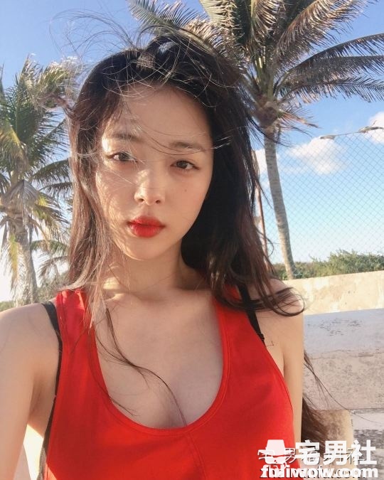FX女团前成员《崔雪莉》乳头解放不是给你们看的好吧,老娘只想爽-伊尤台