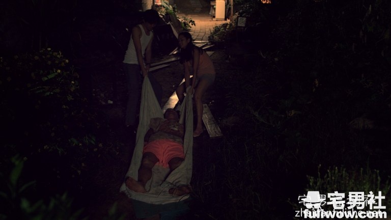 《蓝天白云》演员亲身上阵虐打场面 陈哲民一度休克险死-伊尤台