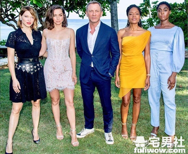 来看看最新任的庞德女郎,古巴裔性感尤物Ana de Armas-伊尤台