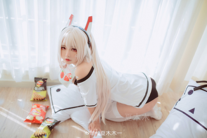 妹子图20191019期@夏木木-伊尤台