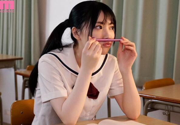 石川澪作品MIDV-098穿学生制服演绎校园爱情动作片-伊尤台